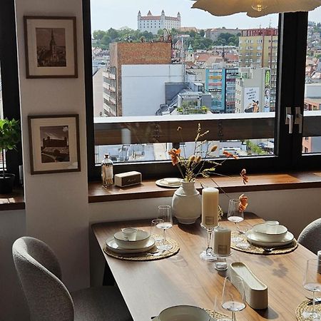 Panorama View Design Apt In Old Town - Free Parking Братислава Экстерьер фото