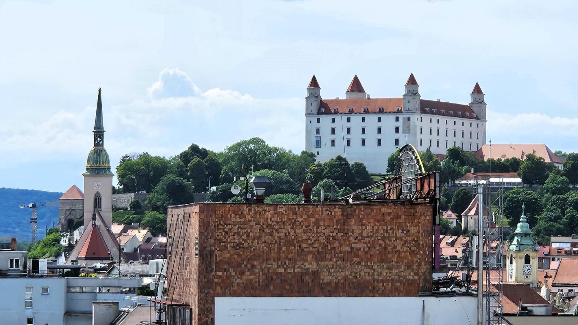 Panorama View Design Apt In Old Town - Free Parking Братислава Экстерьер фото