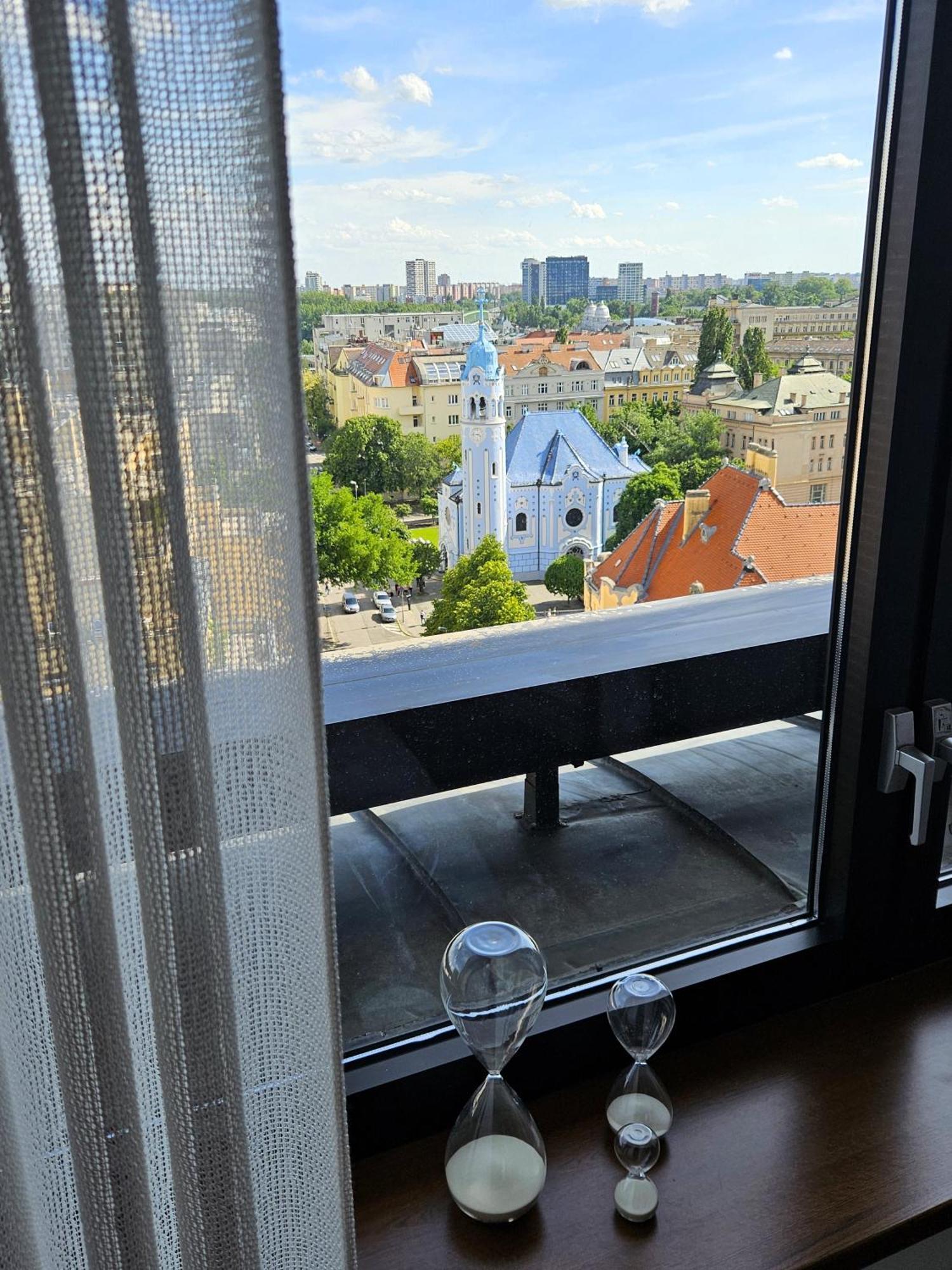 Panorama View Design Apt In Old Town - Free Parking Братислава Экстерьер фото
