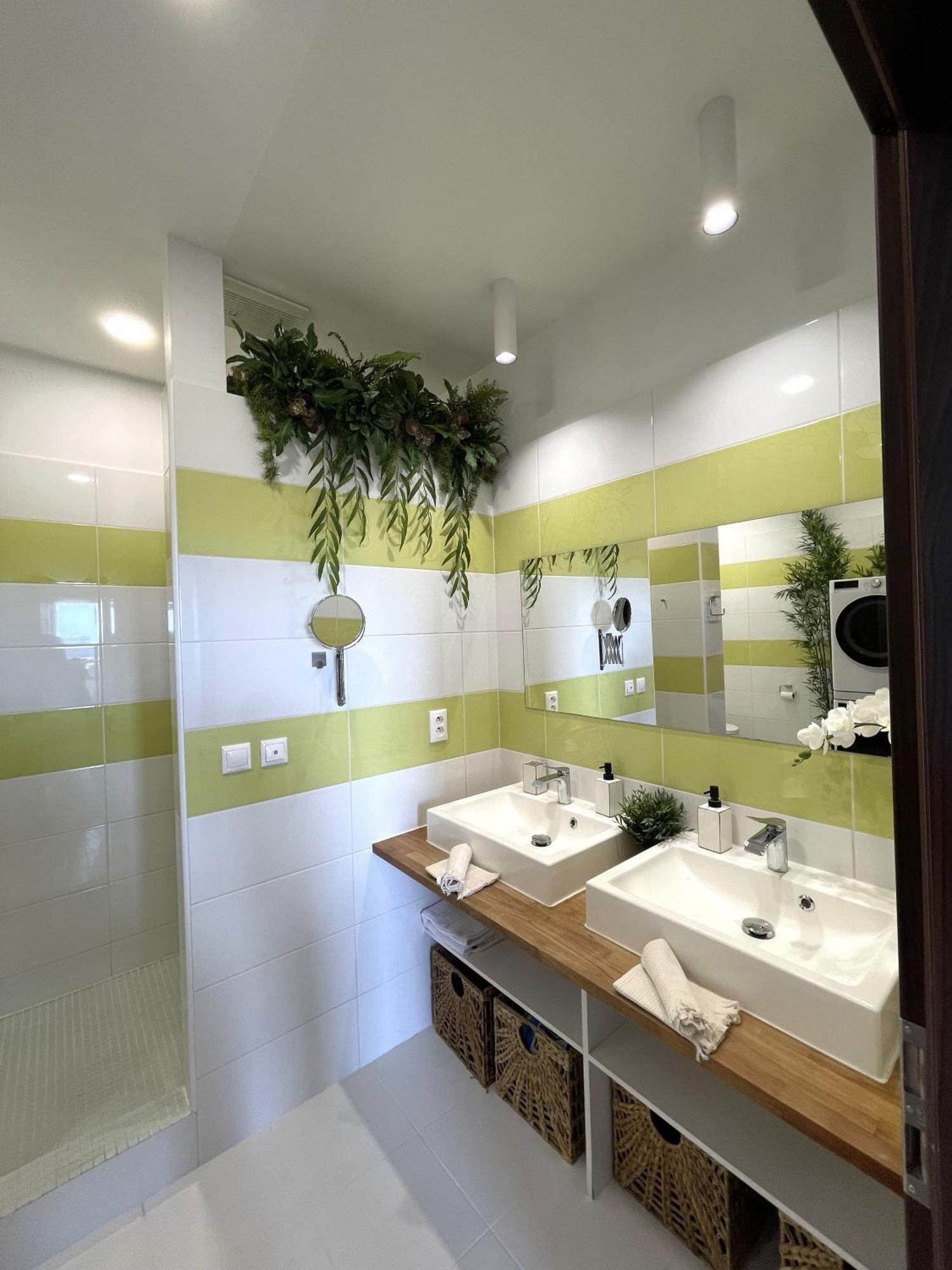 Panorama View Design Apt In Old Town - Free Parking Братислава Экстерьер фото