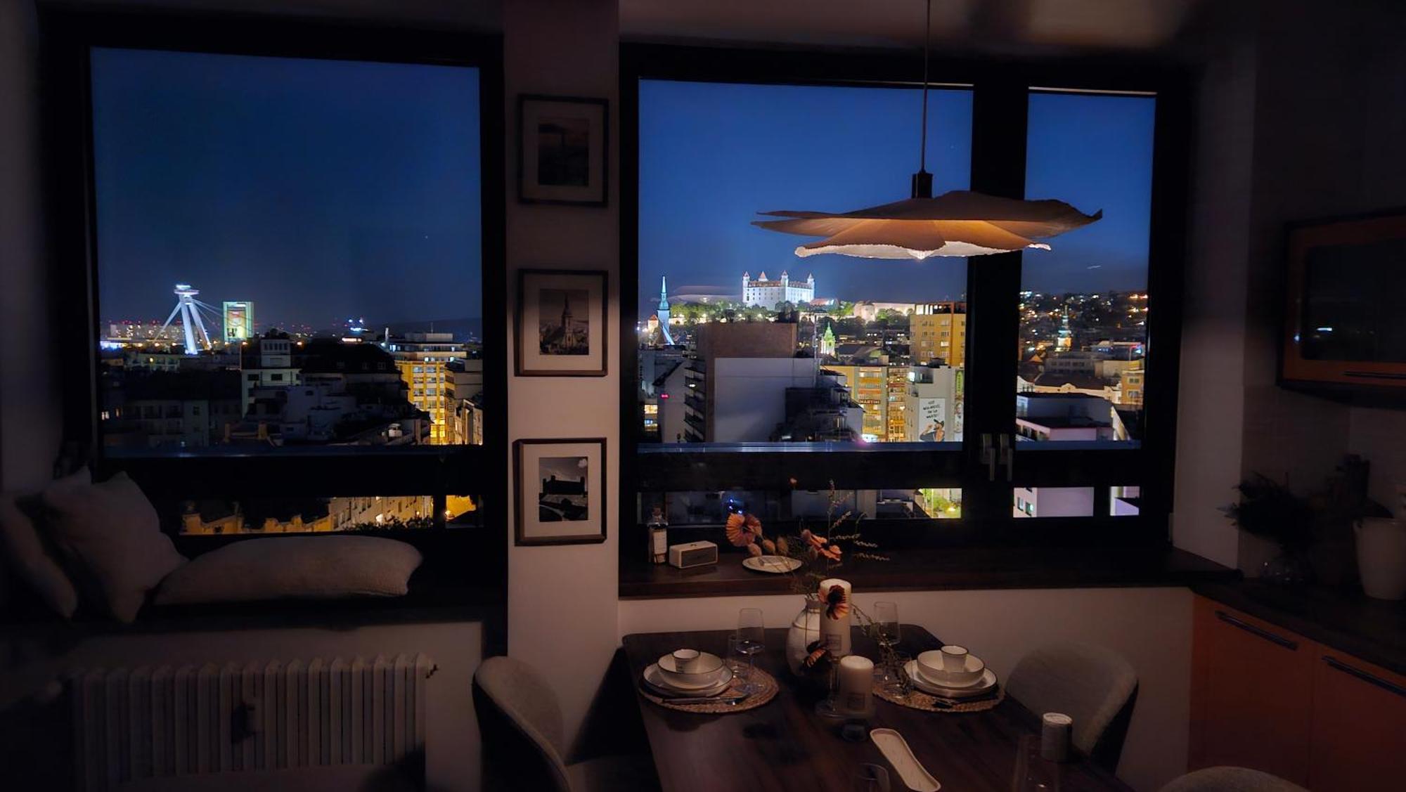Panorama View Design Apt In Old Town - Free Parking Братислава Экстерьер фото