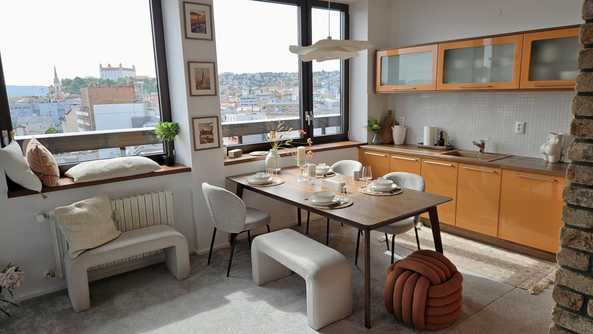 Panorama View Design Apt In Old Town - Free Parking Братислава Экстерьер фото